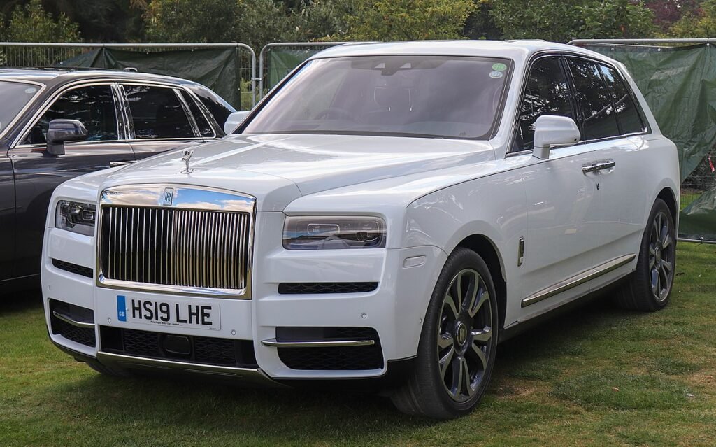 Rolls-Royce Cullinan- white color