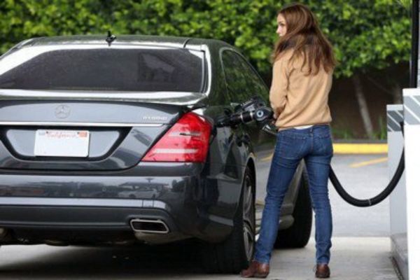 Natalie Portman Mercedes S 400 Hybrid