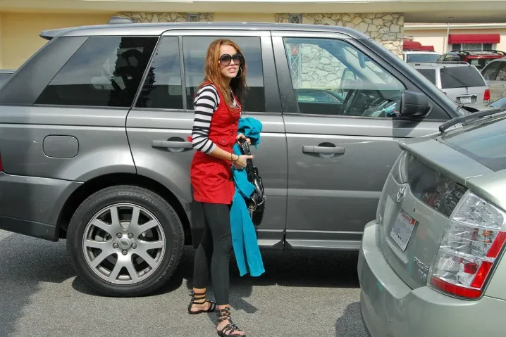 Miley Cyrus Range Rover Sport (2013)