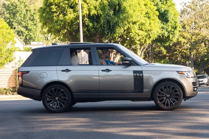 Ryan Gosling in his Range Rover Vogue